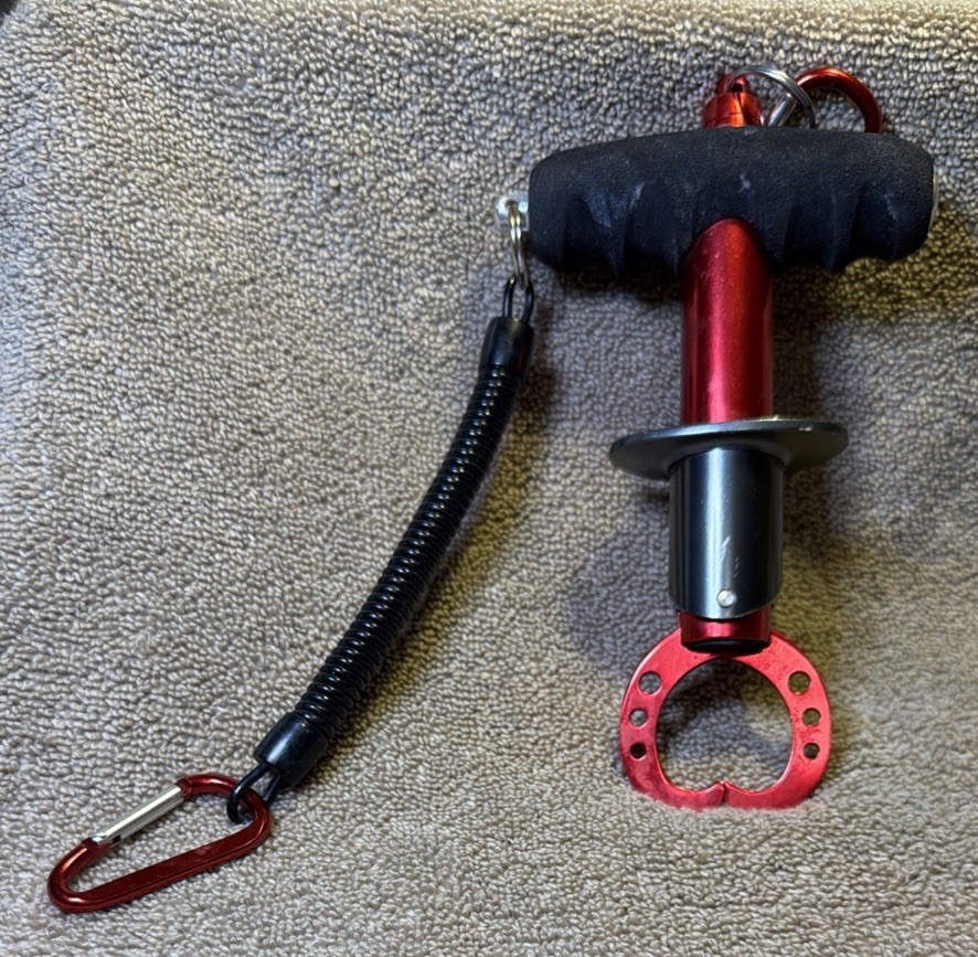 EGO Mini Fish Gripper with a Magnetic Release