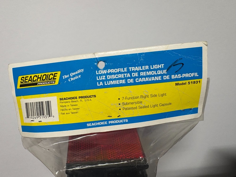 SEACHOICE 51931 Right Side 7-Function Low-Profile Submersible Trailer Light Used