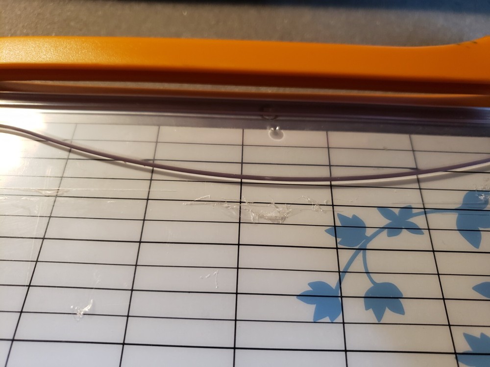 Fiskars Small Paper Cutter Trimmer Scrapbooking Crafting 8.5" Max Width (DS2D1).