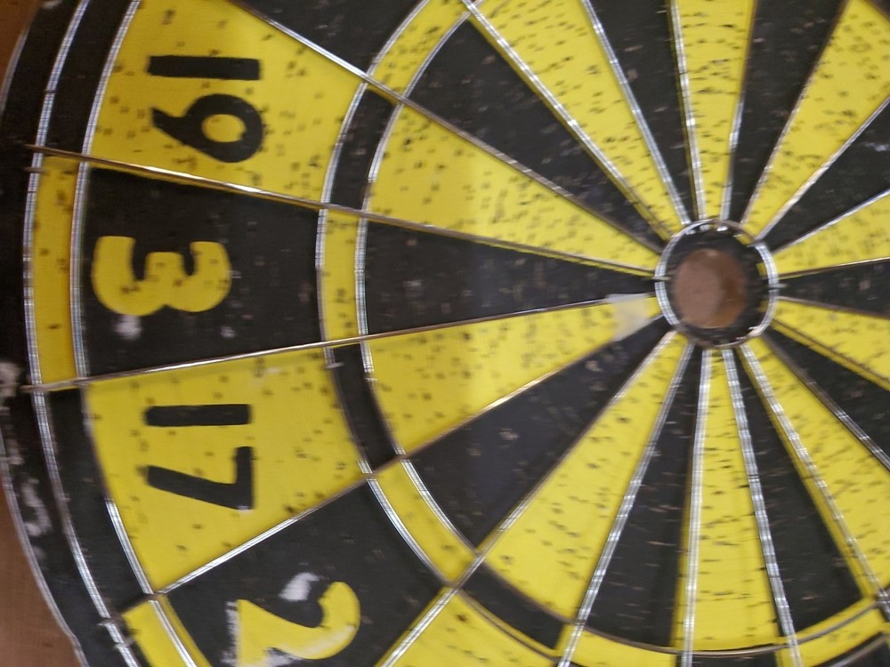 Kings Head Pub & Lodging Dart Board Set Missing Darts Used