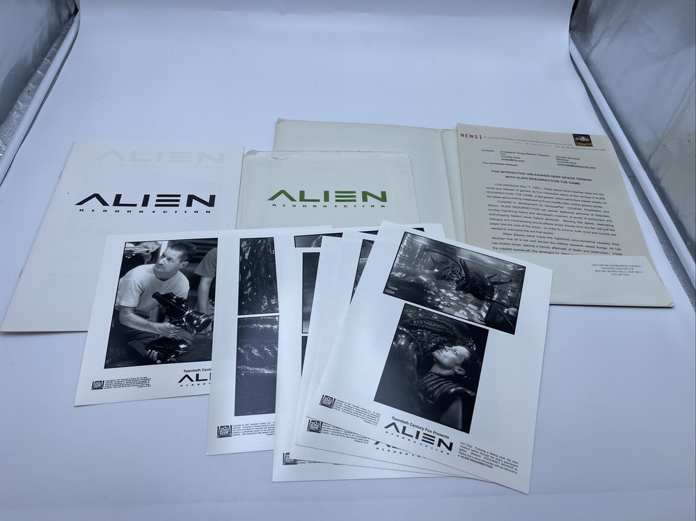 1997 "ALIEN: RESURRECTION" Storyboard, First Draft script and Press Release Kit