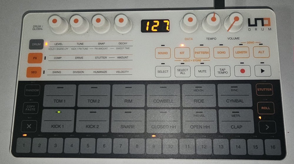 IK Multimedia UNO Drum Analog Drum Machine Groovebox MIDI USB