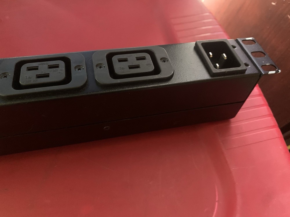 APC AP9559 – Rack PDU, Basic, 1U, 10A, 230V, (8) C13