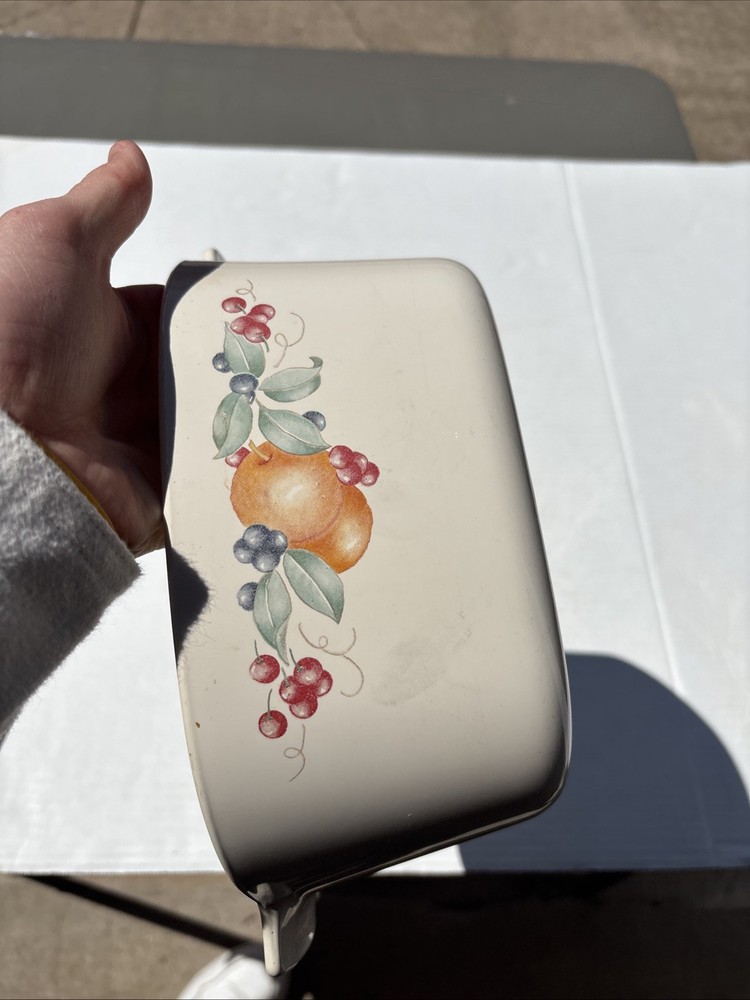 Corningware 1.5 Liter ABUNDANCE pattern with lid