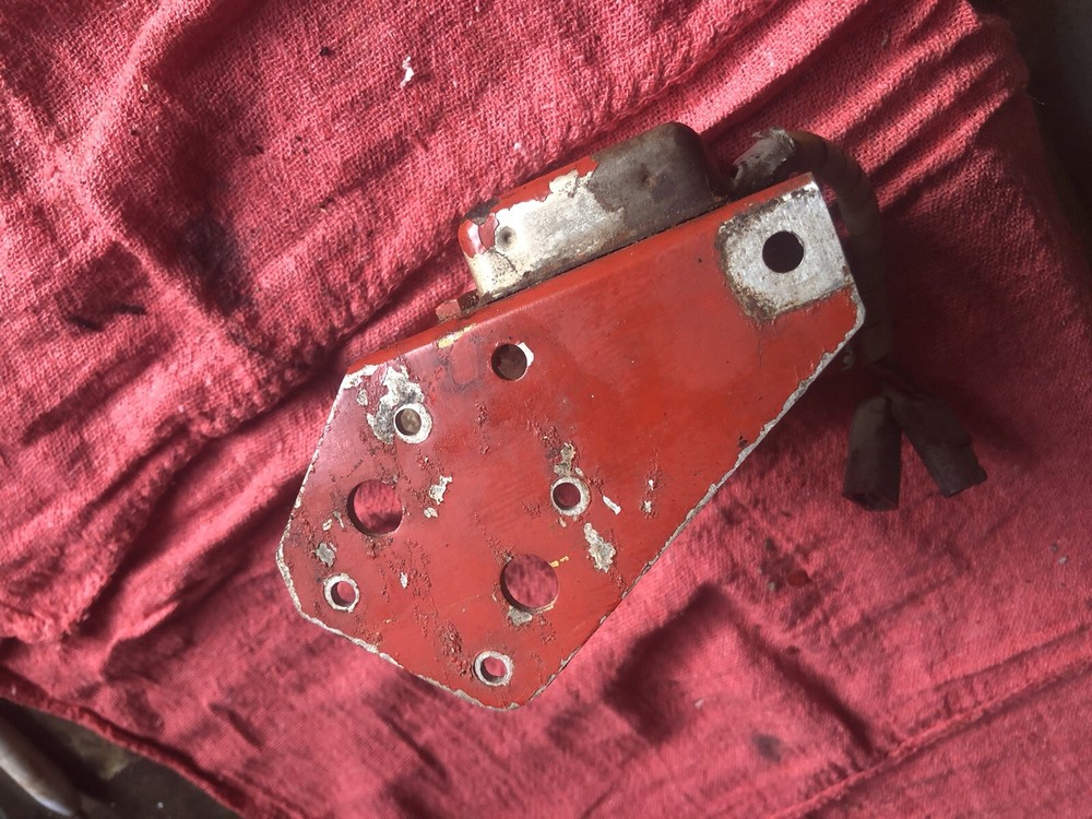 WESTERBEKE W30 4-91 VOLTAGE REGULATOR With Bracket