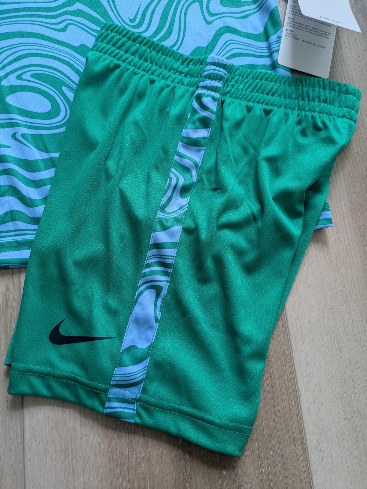Nike Boys Size 6 T-Shirt & Shorts Set Green Activewear