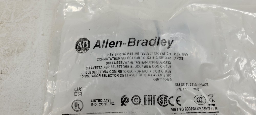 ALLEN-BRADLEY 800FM-KR35MX11 KEY SPRING RETURN SELECTOR SWITCH 3 Position