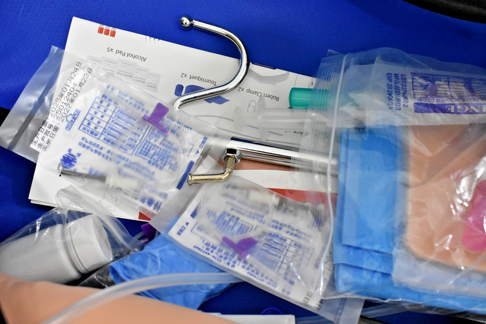 Practice Kit For Phlebotomy Venipuncture Practice Arm for Students Nurses Unused