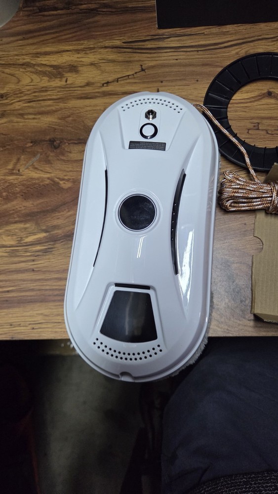 Smart Window Cleaning Robot – Automatic Glass Cleaner with Remote & Safety Tech