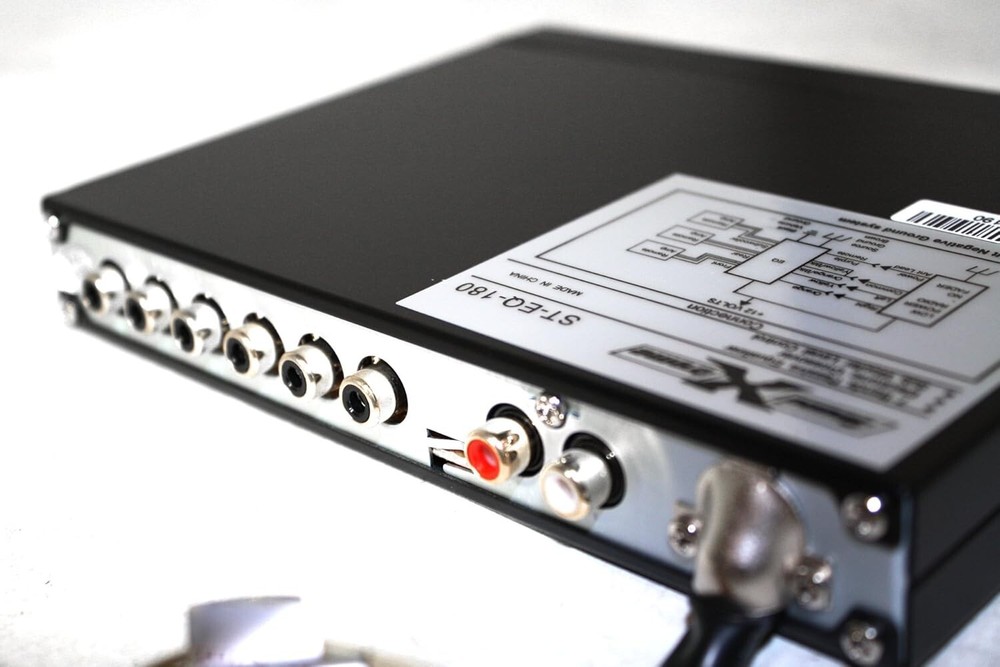7-Band Passive Graphic Equalizer with Output Display - ST-EQ-180 Black