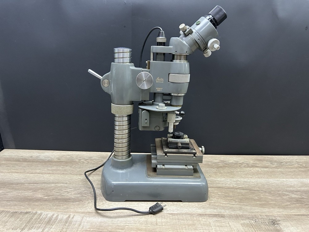 Vintage Leitz Wetzlar Kleinlast Electric Engineer's Microscope 568017 Germany