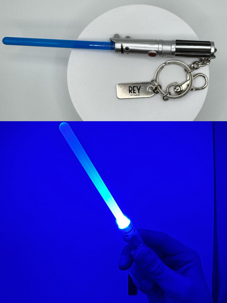 Star Wars Lightsaber Keychains – Light-Up Collectible Set (Multiple Characters)