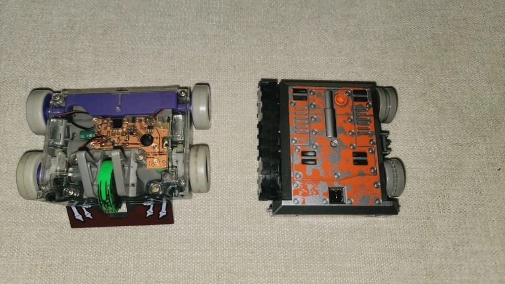 (2) HEXBUG BATTLEBOTS  Witch Doctor + TANK BASE NO REMOTES  Tested