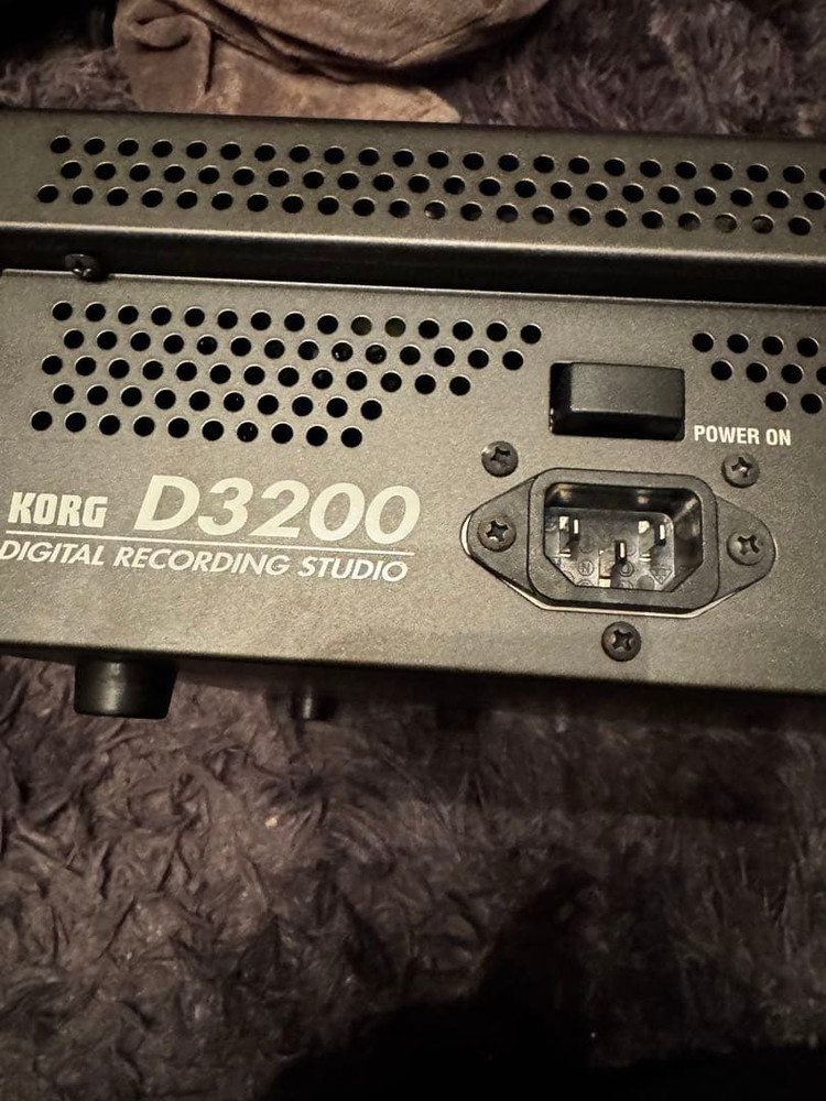 KORG D3200 Digital Recording Studio Multitrack Recorder Junk As-Is No Adapter