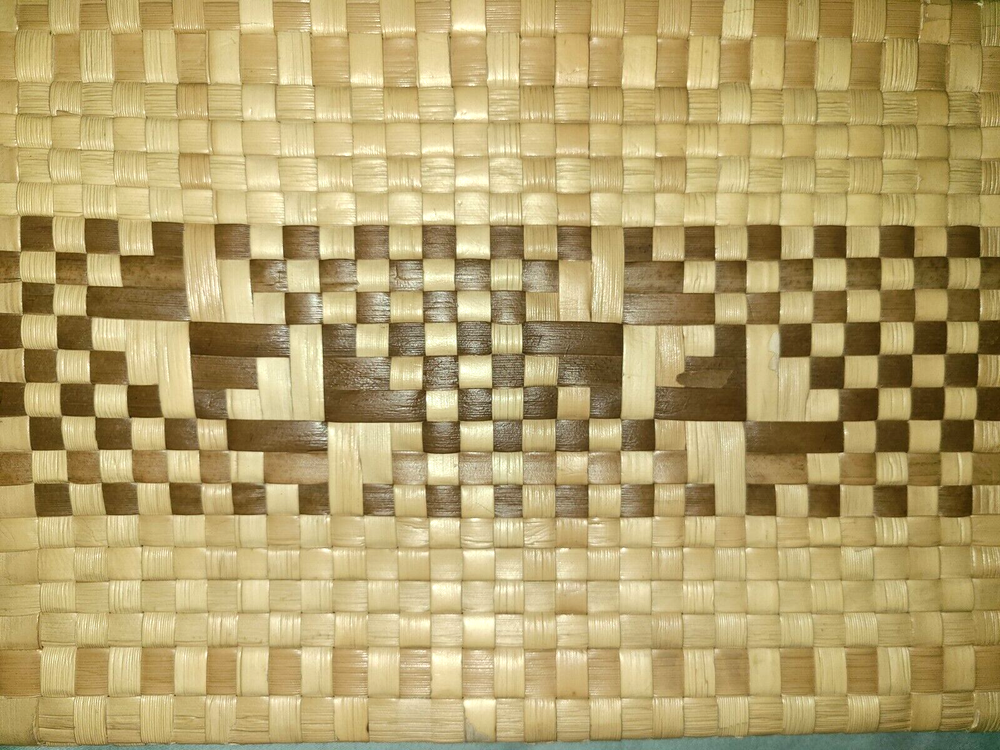 Vintage woven straw rectangular hand bag / clutch purse, zipper top closure