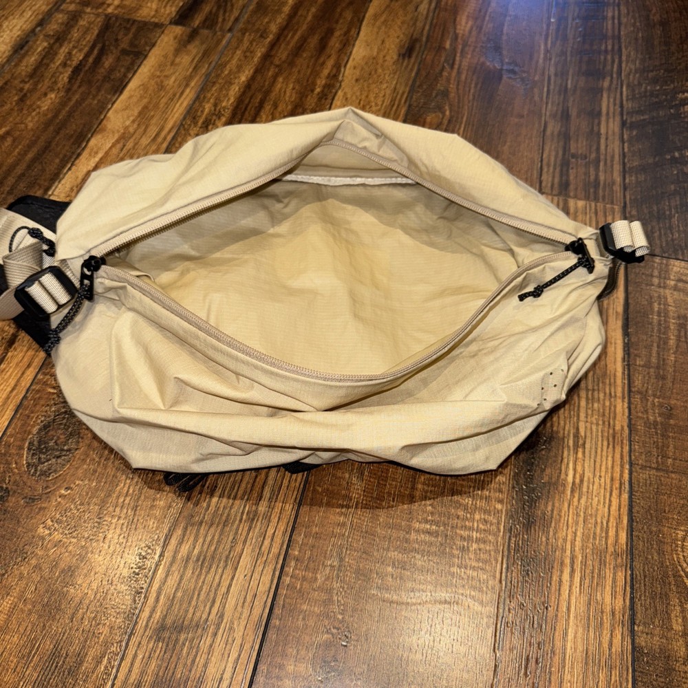 On Sling Pack 9L/ Sand