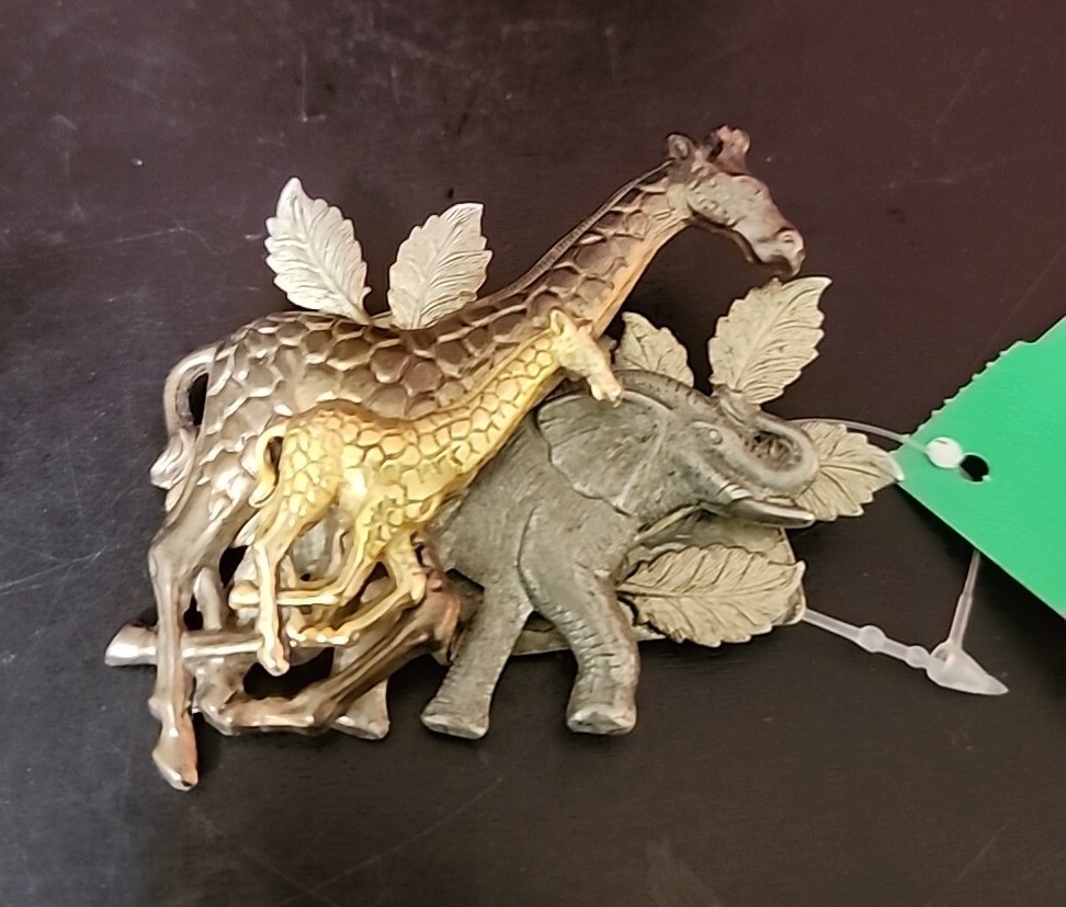 Elephant Giraffe Brooch D10