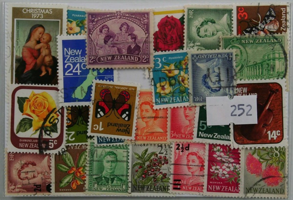 New Zealand 25 Stamps (252)