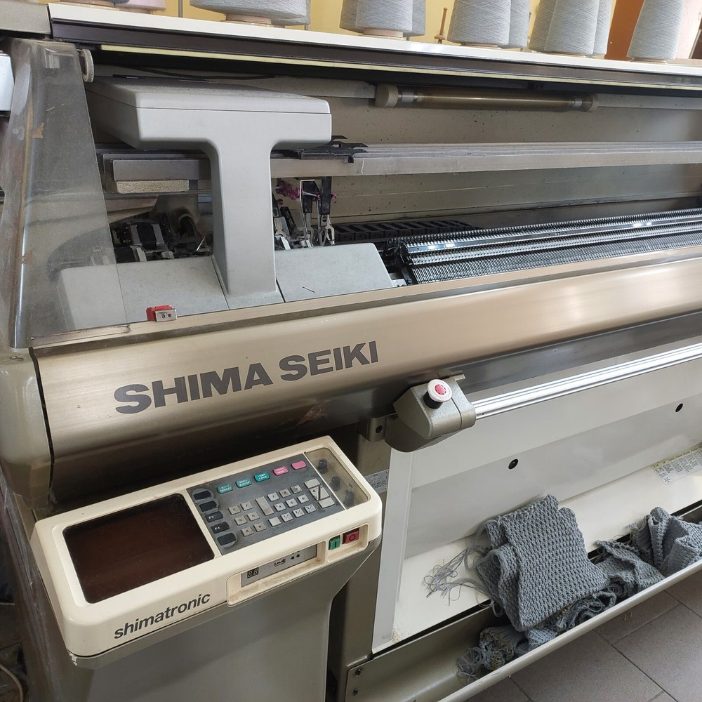 SHIMA SEIKI COMPUTERIZED FLAT KNITTING MACHINE SES122CS Gauge/Needles: 3