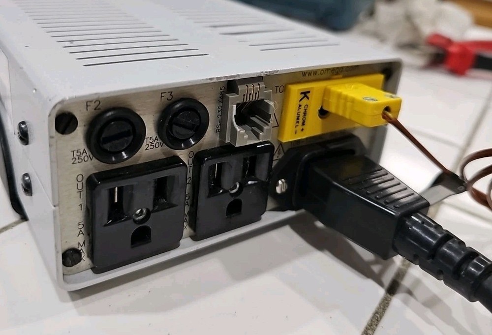 Omega Model CSC32 Benchtop Controller