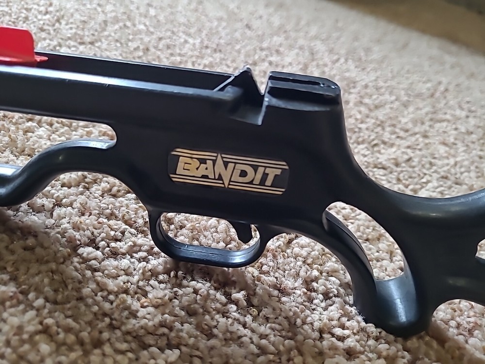 BARNETT BANDIT, CROSSBOW W/ 2 DARTS, USED, NO STRING