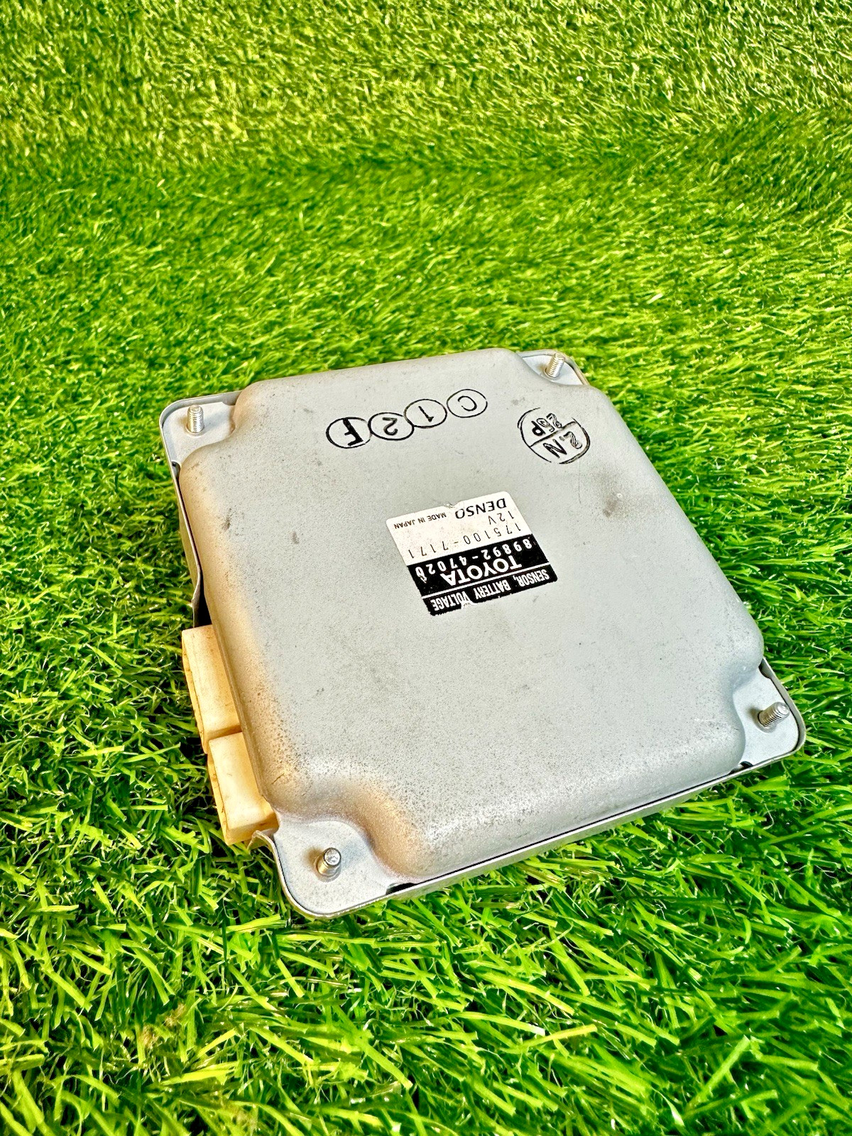 Toyota Prius Hybrid 2010-2015 Bettery Voltage Sensor Control module 89892-47020