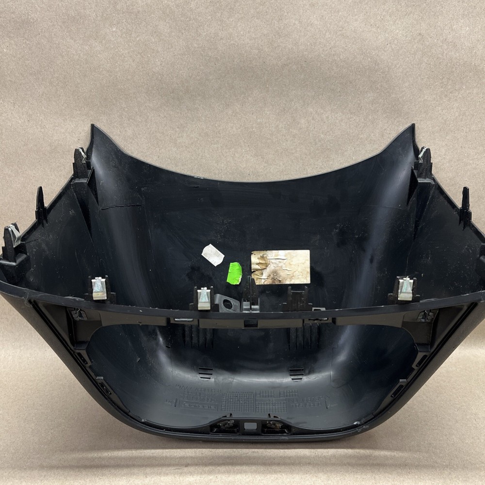 MB Metris front cup holder housing