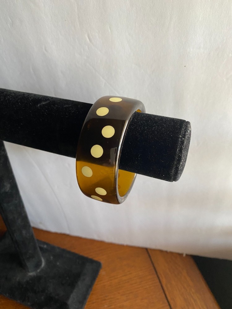 Schultz bakelite bracelt honey see through coler with white dots