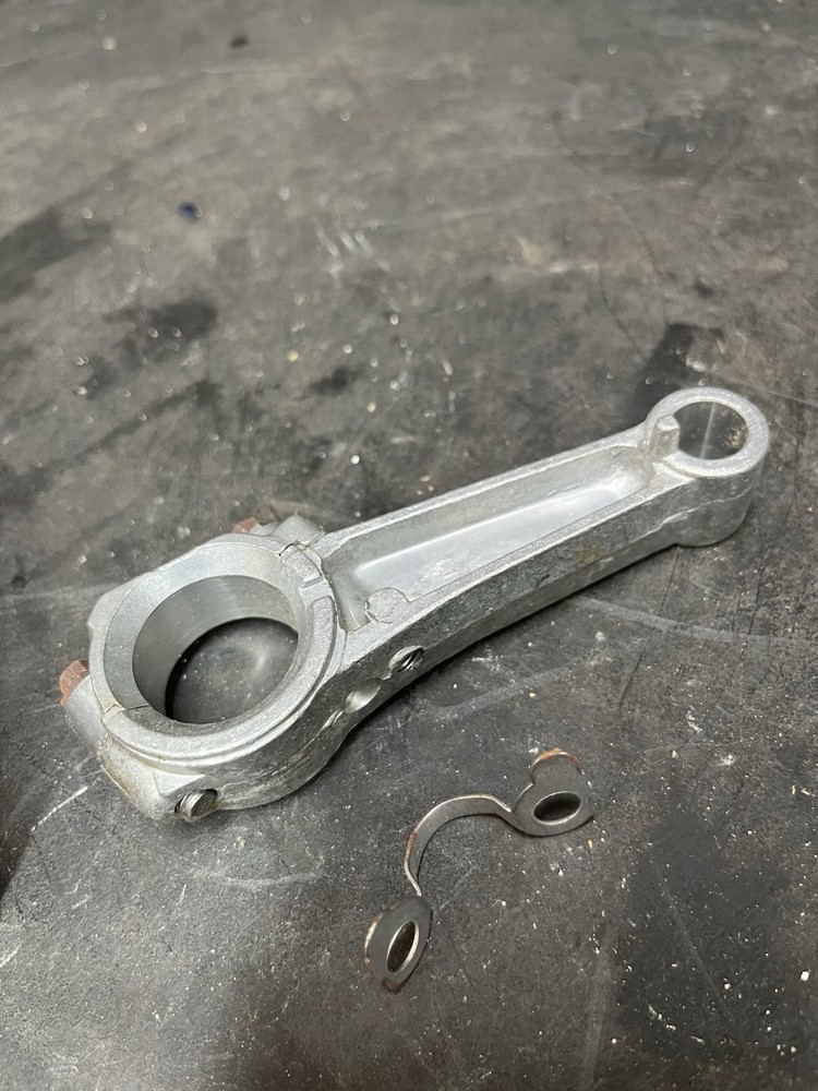 Briggs & Stratton 391640 ROD CONNECTING ASS