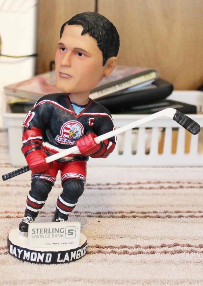 DAYMOND LANGKOW BOBBLE HEAD #11