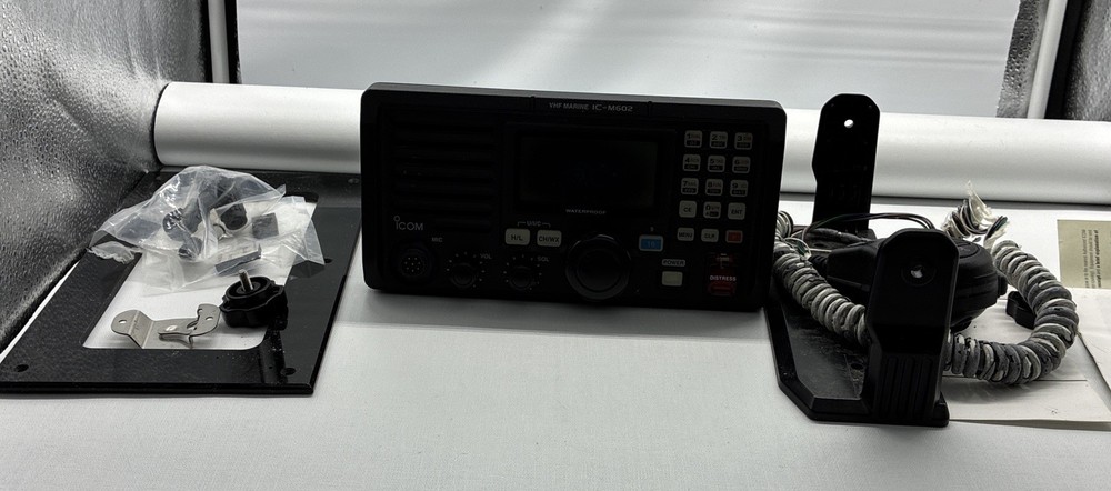 I-COM IC-M602  DCS VHF Marine Radio Untested