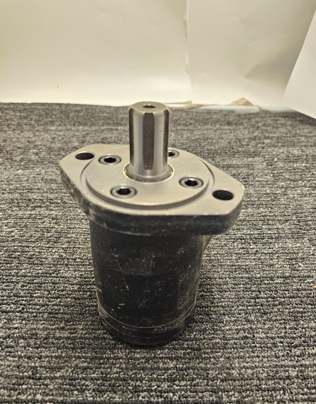 Hydraulic Motor Replacement Heavy Duty 5-1/2" x 5" Size Black, Silver