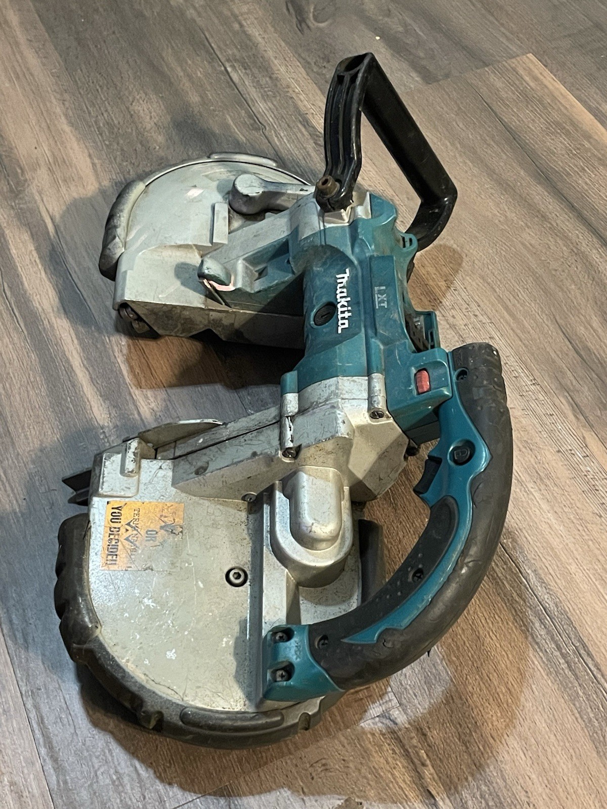 MAKITA XBP02 18V Portable Bandsaw w/ Charger, & (2) 5ah Batteries