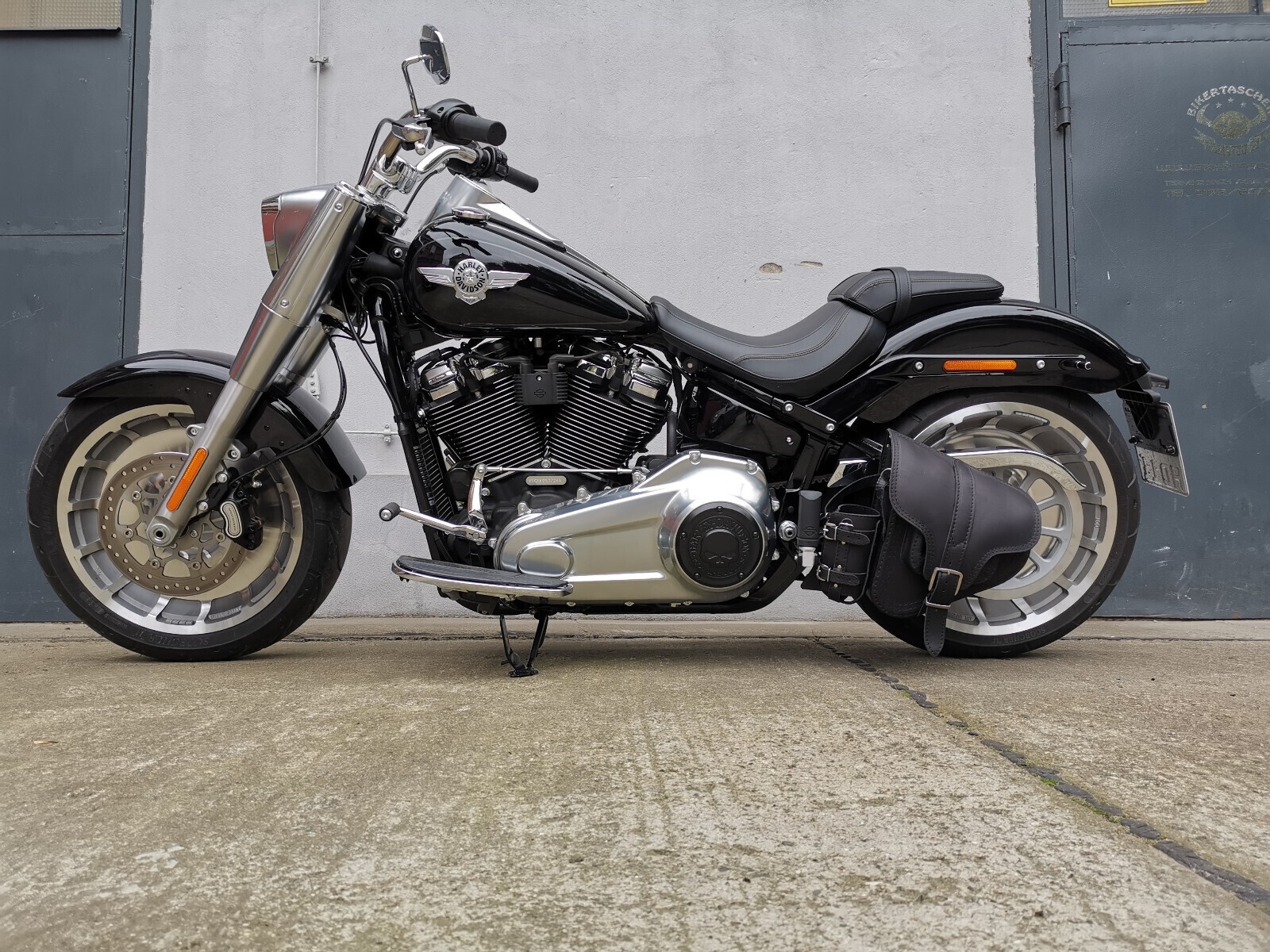 Swing Bag Hades Black + Soft XS 2018 Holder Compatible With Harley Davidson