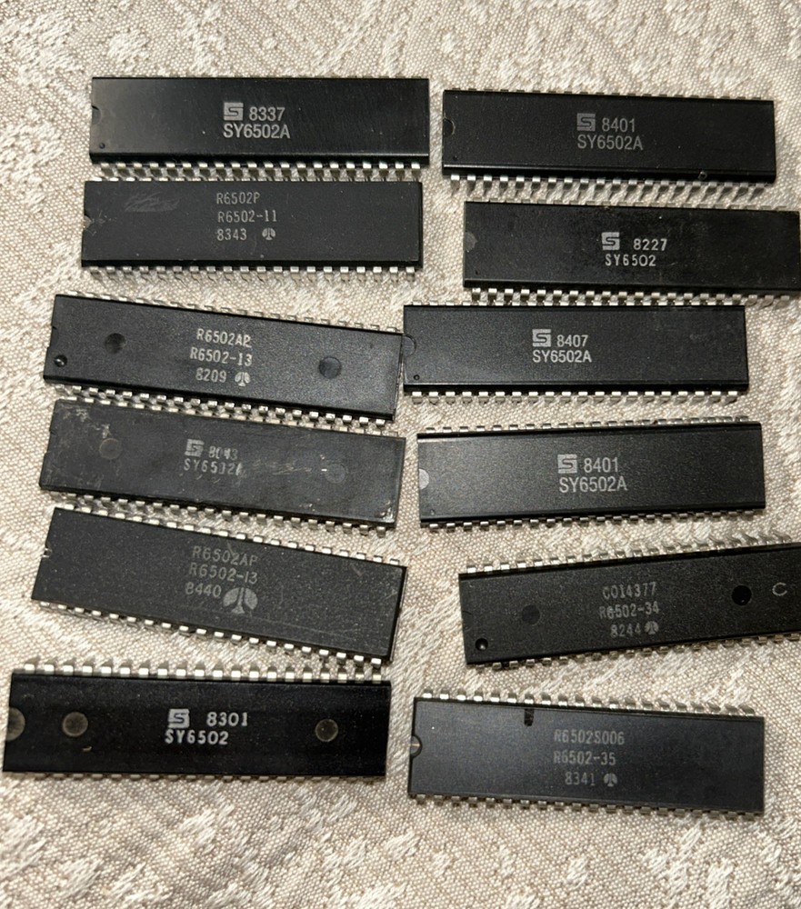 12 Assorted Makers 6502 CPU , Untested - See Photos For Specifics