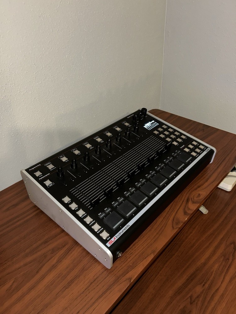 Isla Instruments S2400 Sampler (SP1200 Style Drum Machine) With SD Card And Case