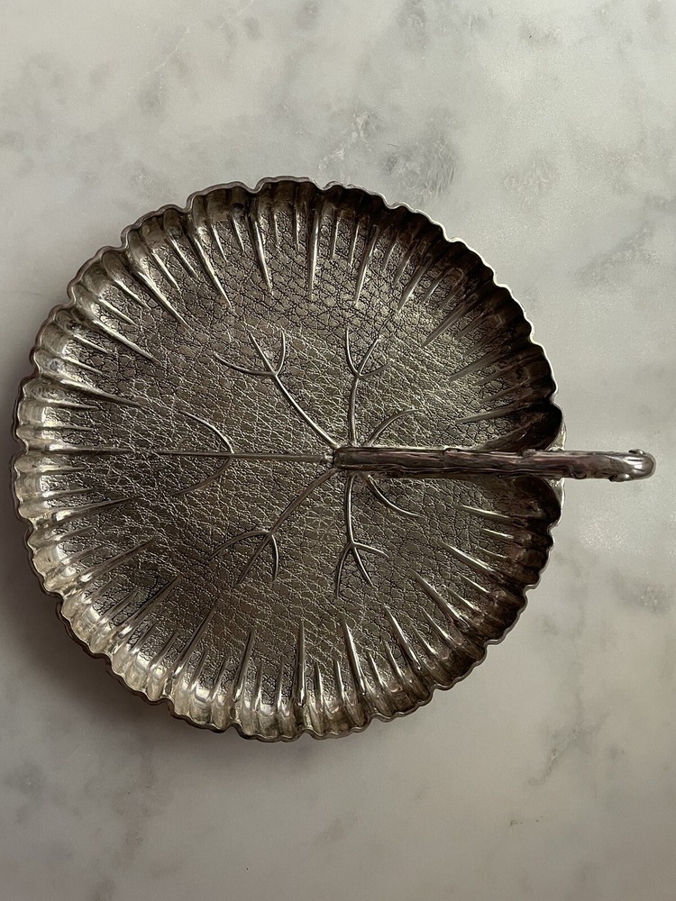 SIGNED Godinger Silver Round Ornate Scalloped Dish Leaf Pattern Handle Art