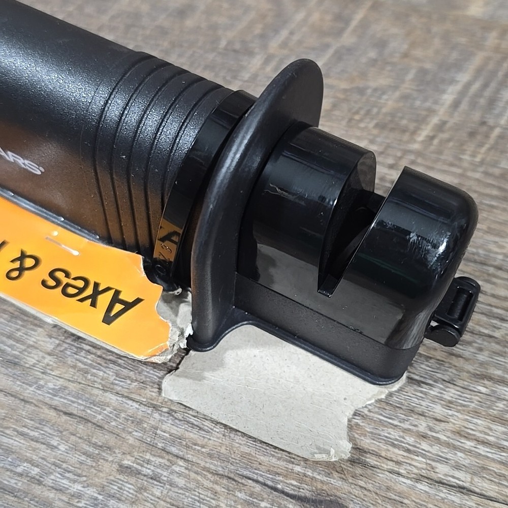 Fiskars Axe and Knife Blade Sharpener, Ceramic Wheels, Safety Guard
