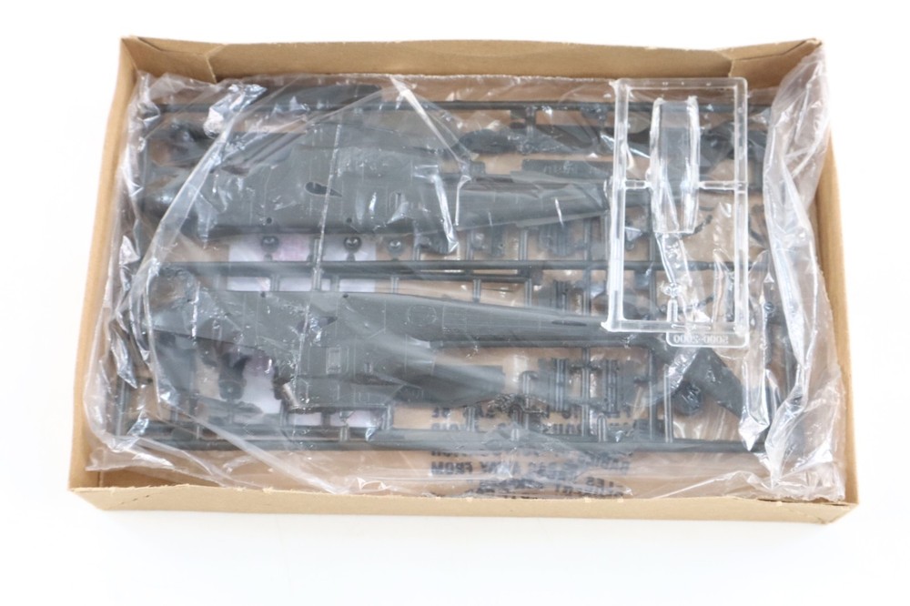 Monogram 1/72 Huey Cobra Model Kit