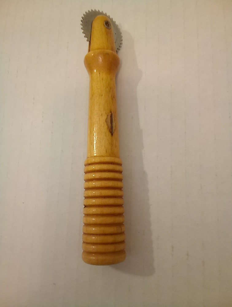 Pattern Tracing Wheel Wooden Handle Sewing Tool 4-7/8" Long