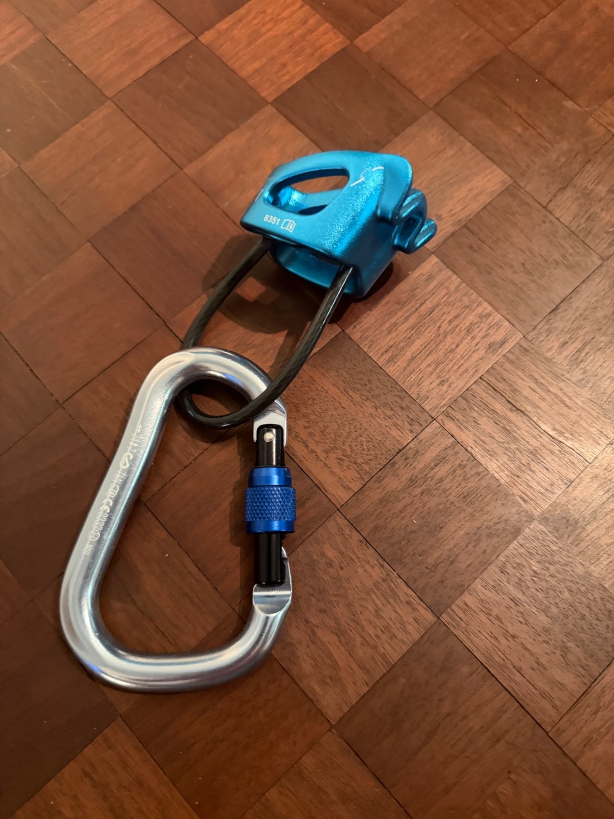 Black Diamond Momentum Men’s Rock Climbing Harness with ATC– Slate – Size M