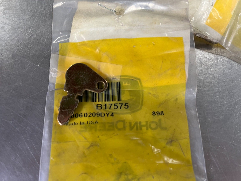 OEM John Deere B17575 Key