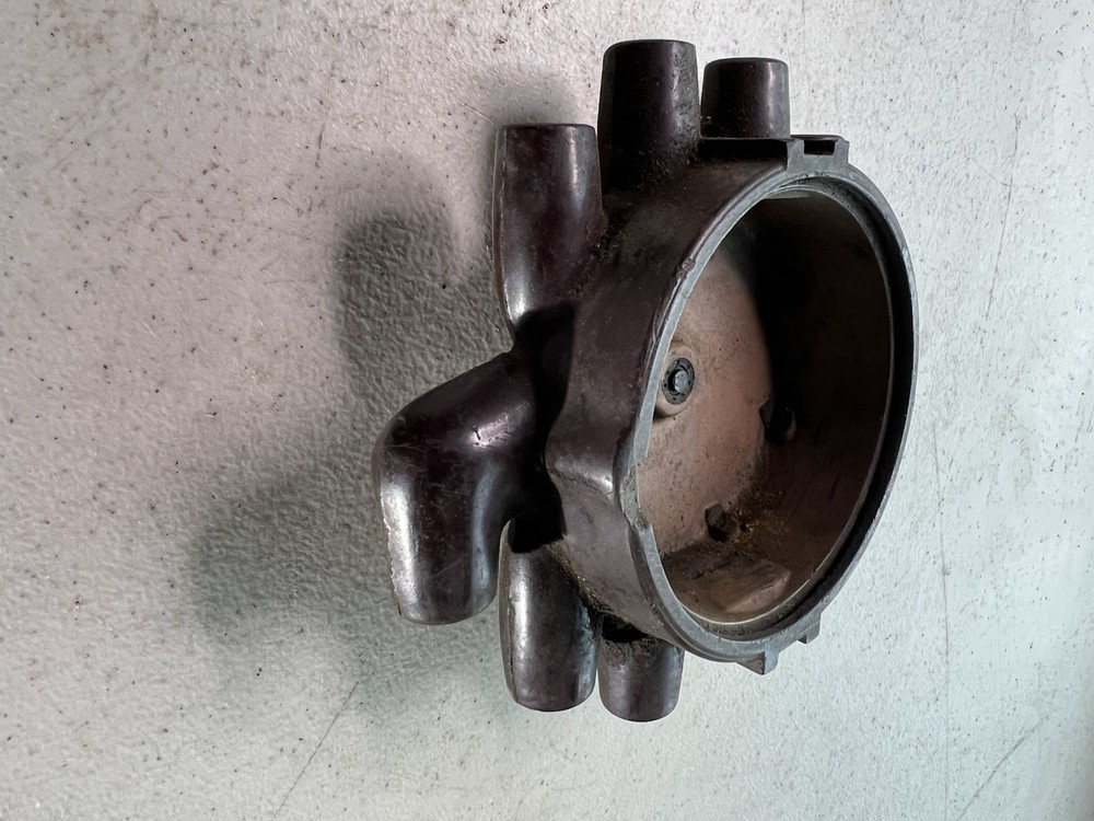 Vintage Bakelite 8-Cylinder Distributor Cap – Classic Ignition Part