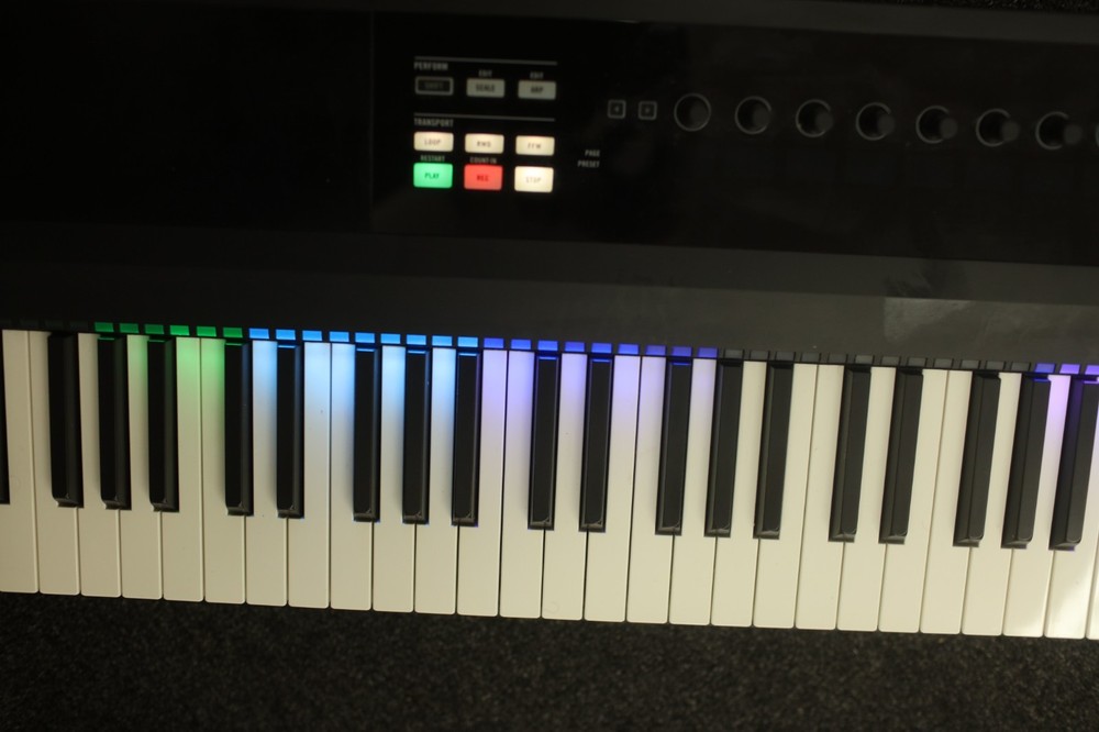 Native Instruments Komplete Kontrol S88 MIDI Keyboard Controller