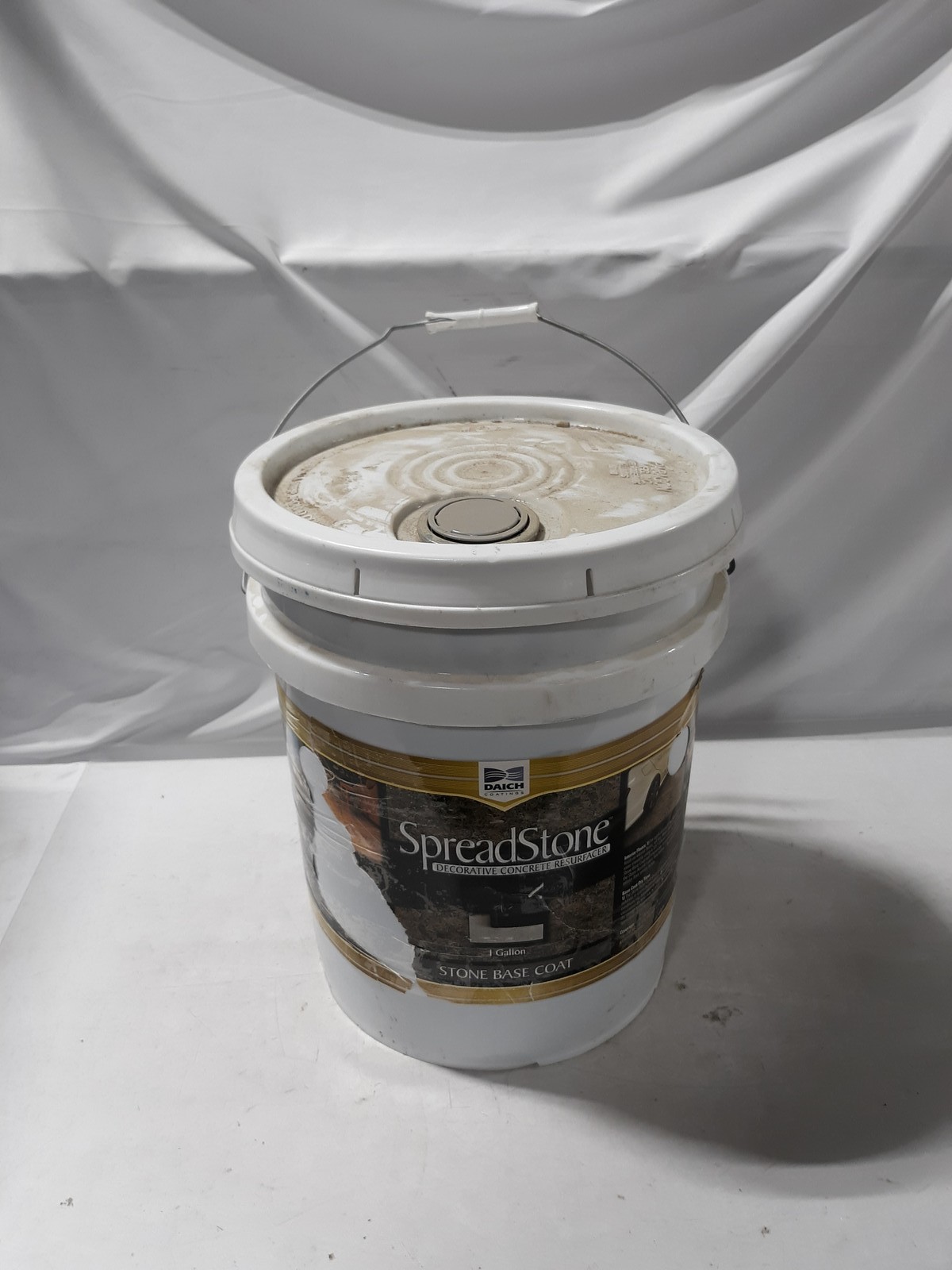 Daich Coatings SpreadStone 1 Gal Decorative Concrete Resurfacer Stone Base Coat