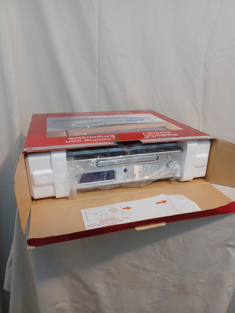 Durabrand Under Cabinet CD Radio Player w/ Remote *CD Player Does Not Work*