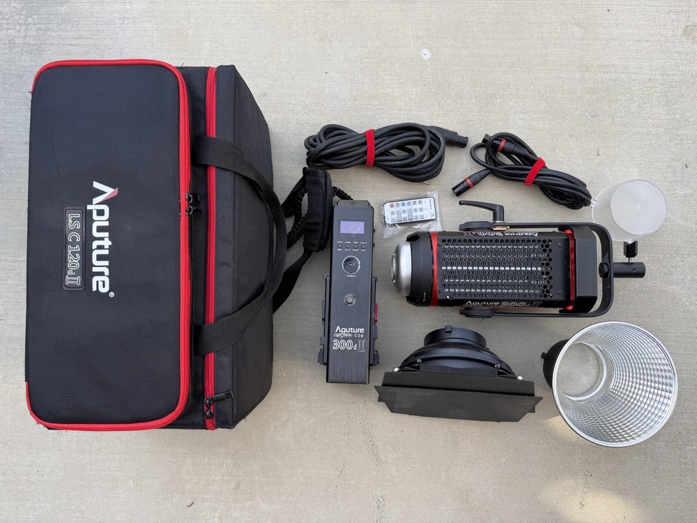 Aputure LS C300D II LED Light Kit V-Mount, Carry Case