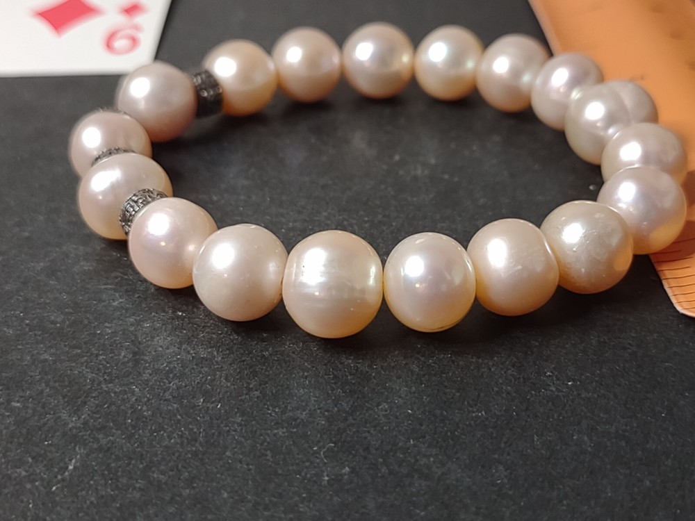 Very Pretty Pearl Stretch Bracelet