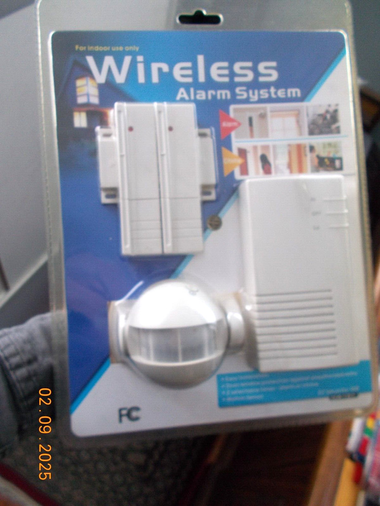 NOS Sealed in Package Indoor Wireless Simple Alarm System