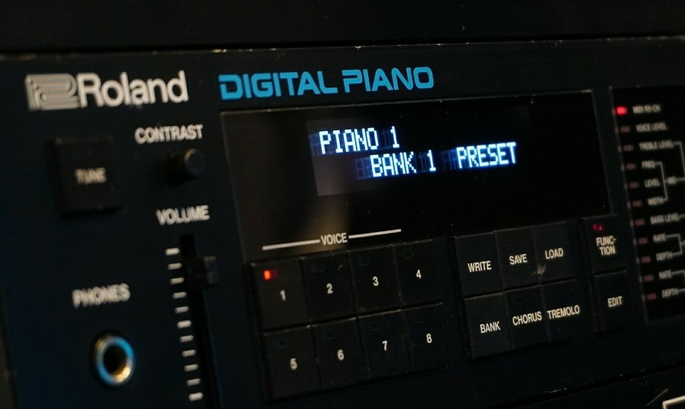 Roland MKS-20 Custom OLED Display !
